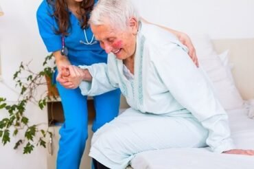 How To Help Elderly Stand Up: Essential Tips & Techniques