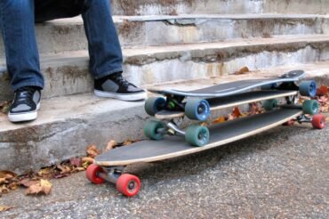 What is the Difference between a Longboard And a Skateboard? Ultimate Guide