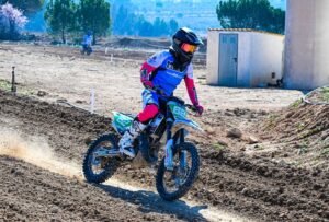 How Do Motocross Riders Control Their Speed? Expert Tips Inside