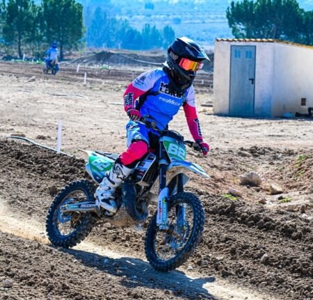 How Do Motocross Riders Control Their Speed? Expert Tips Inside