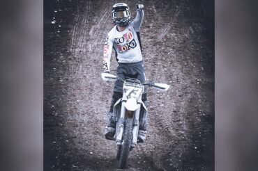 How Do Motocross Riders Handle Obstacles? Pro Tips Revealed