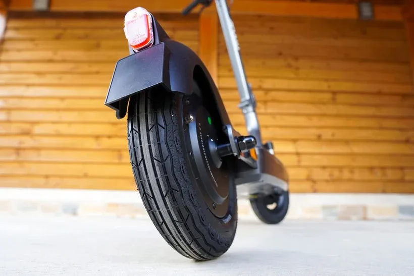 Apollo Air flat tire