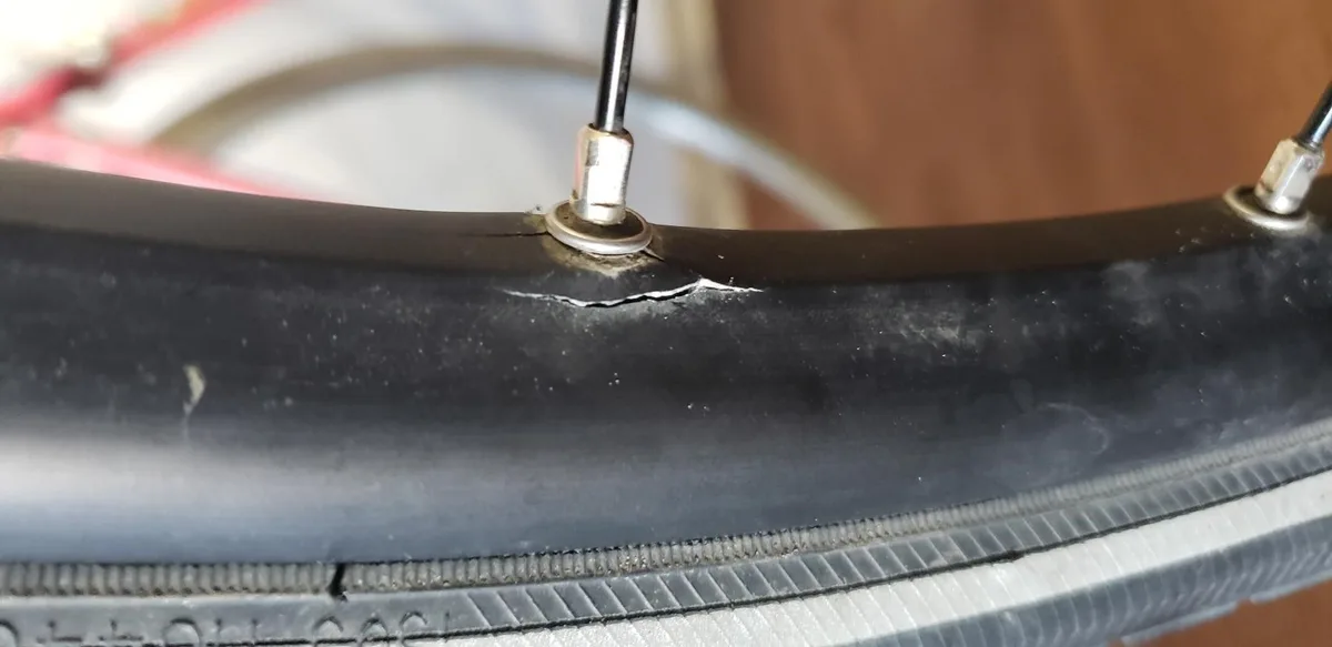 broken spoke nipple cracked rim