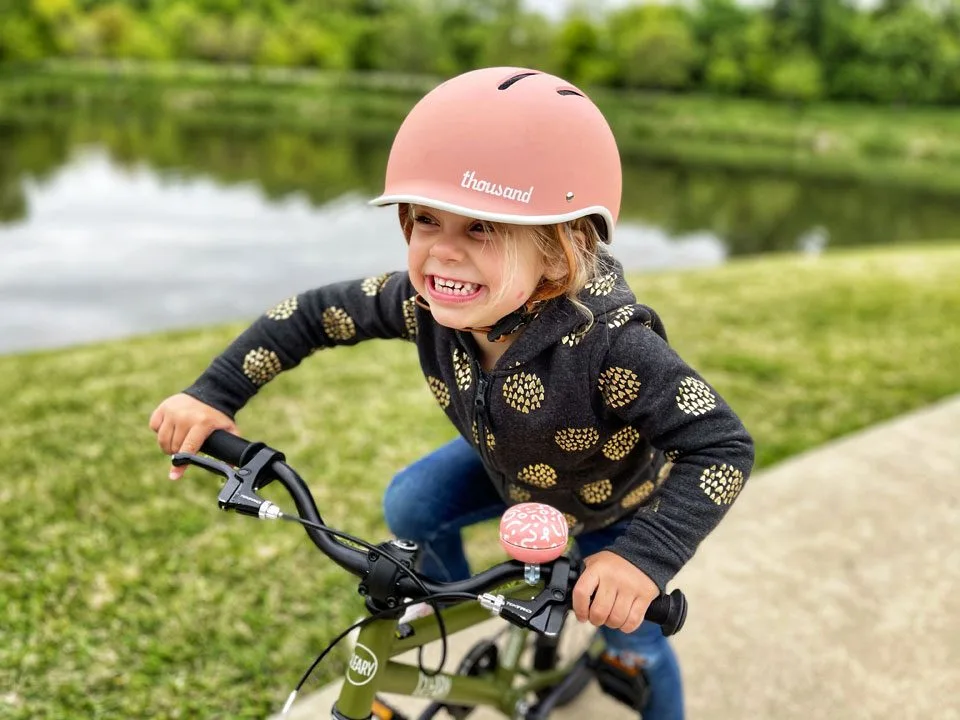 can kids wear adult helmets