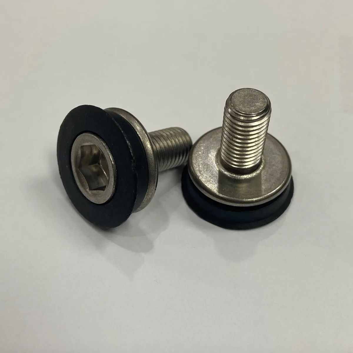 crank arm bolt