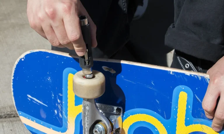 Element skateboard wheel falling off
