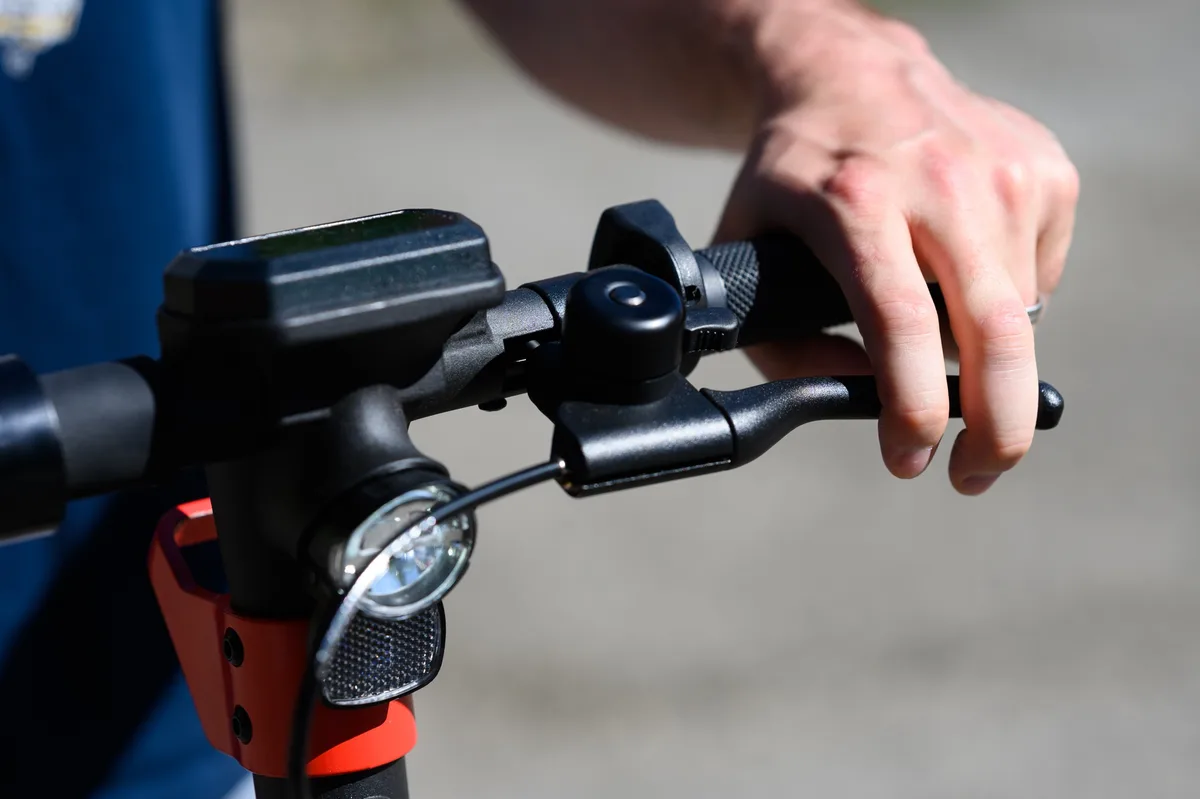 GoTrax G4 handlebar