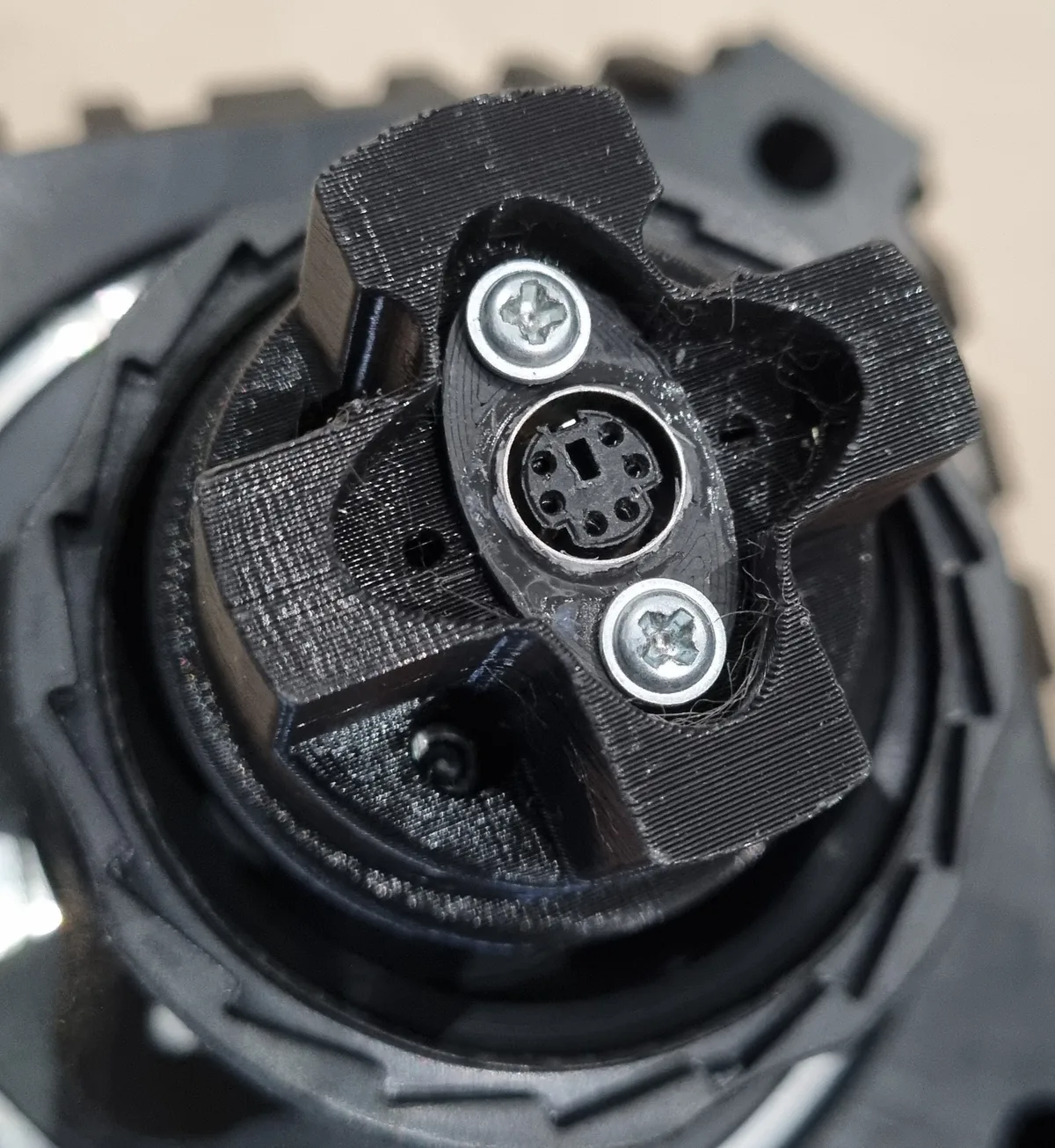 Hover-1 Ultra cracked plastic wheel hub