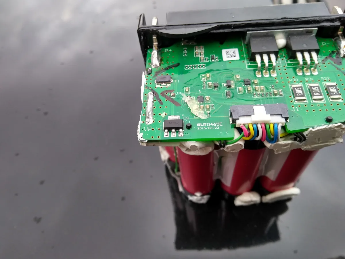 Hoverboard battery disconnect