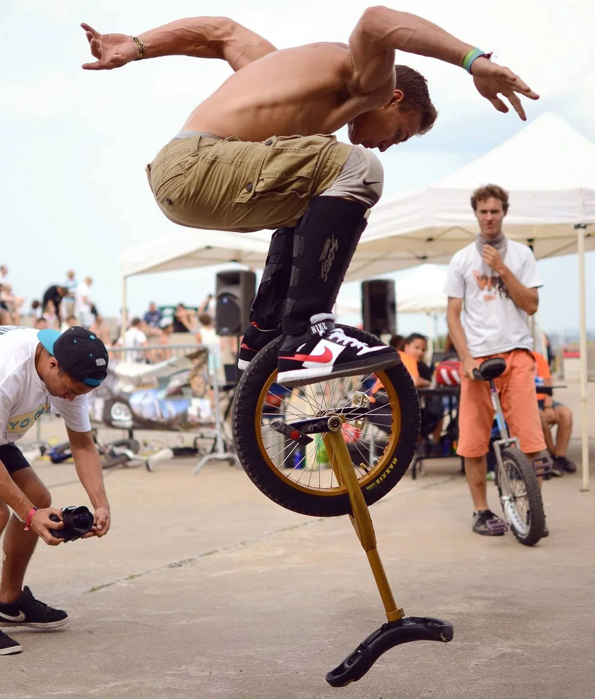 how do you do unicycle tricks