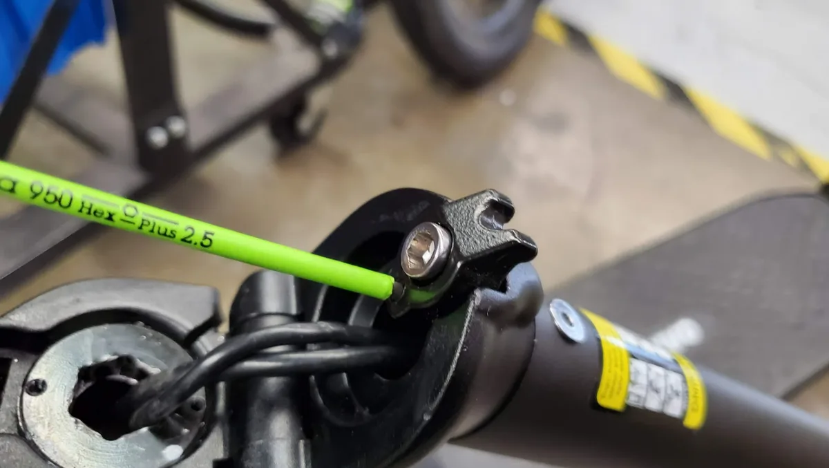 kids scooter handlebar loose