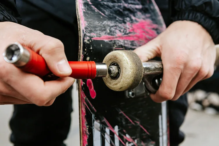 loosen axle nut skateboard