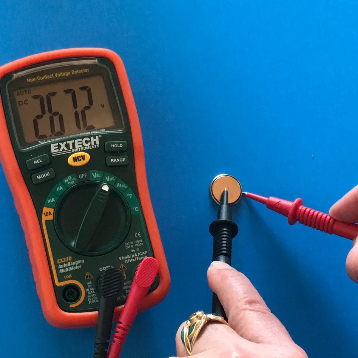multimeter voltage test battery