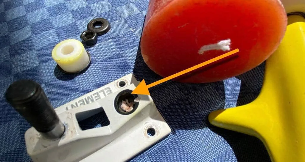 pivot cup lubrication