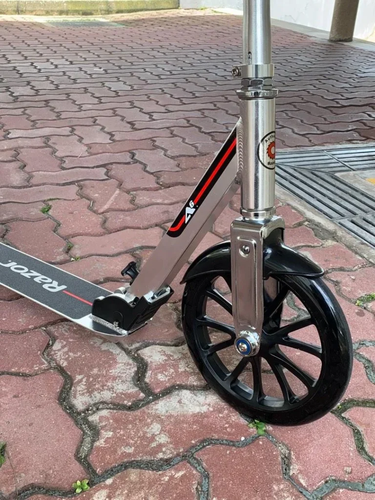 Razor A6 tire problem