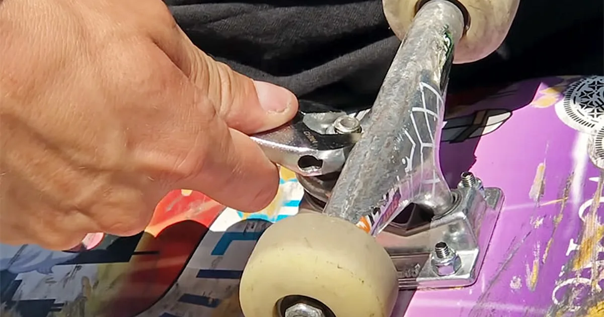 skateboard wheel wobbling