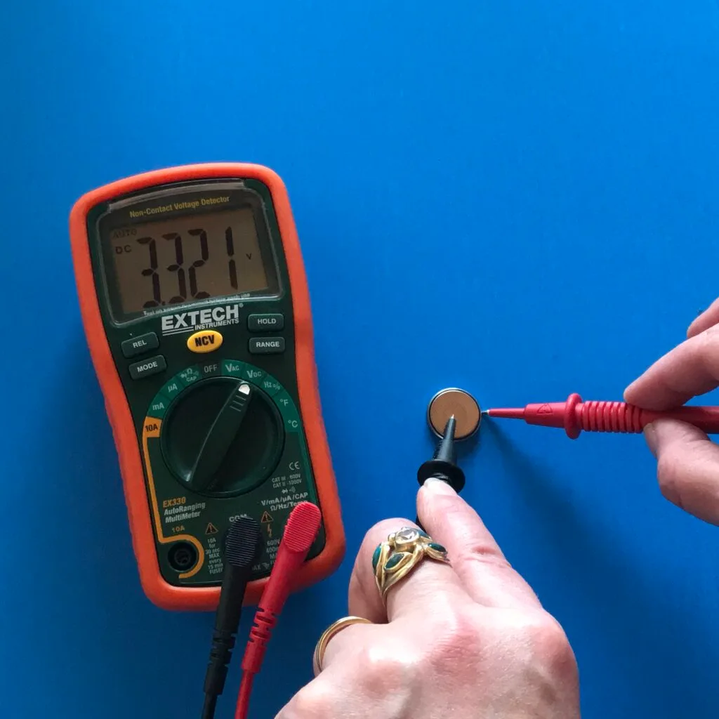 testing battery voltage multimeter