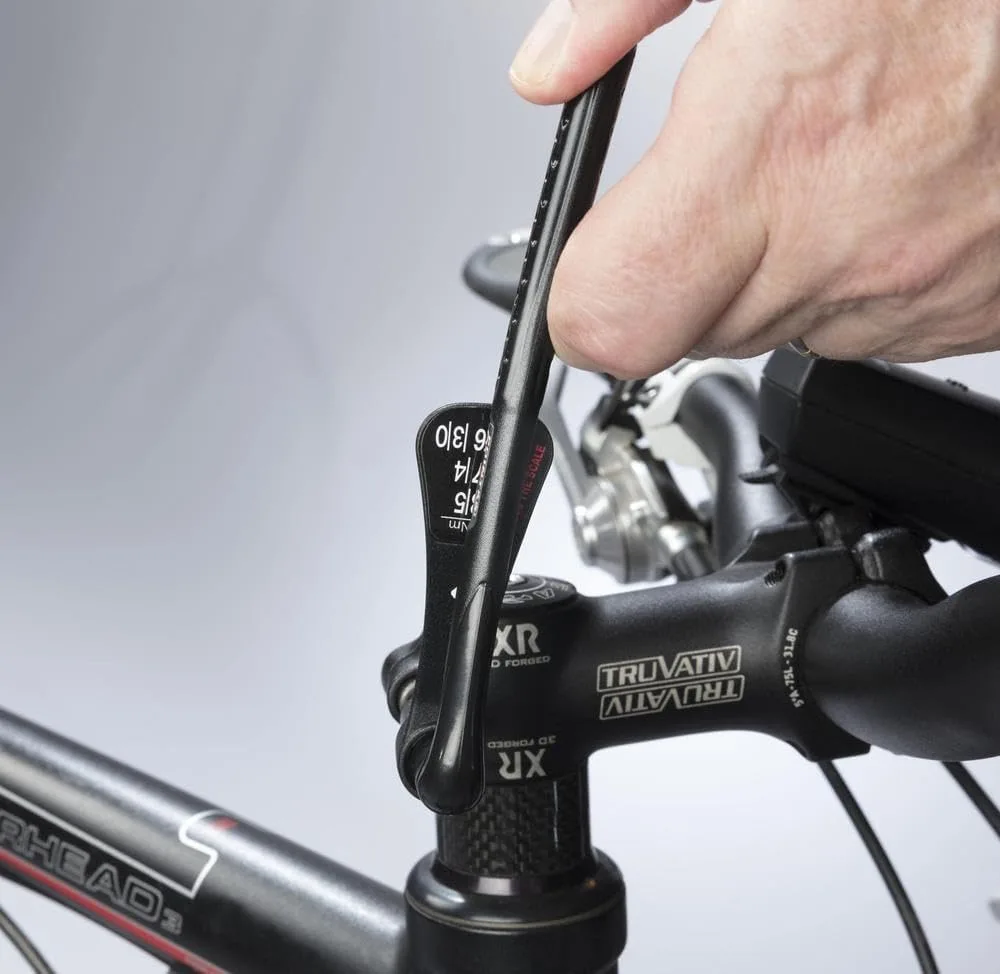 torque wrench on stem bolt